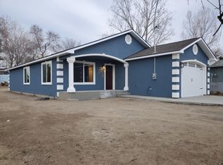 402 E A St, Granger, WA 98932