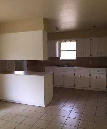 3rd image of 702 E Mahl St