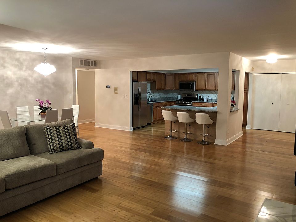 1st image of 5886 Vassar