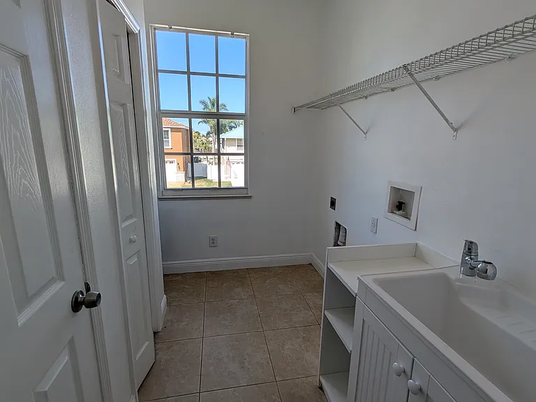 7436 Islander Ln — Photo 11