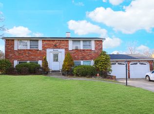 (Undisclosed Address), Stony Brook, NY 11790