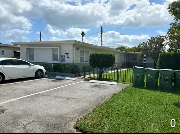 704 NE 5th St #4, Hallandale, FL 33009