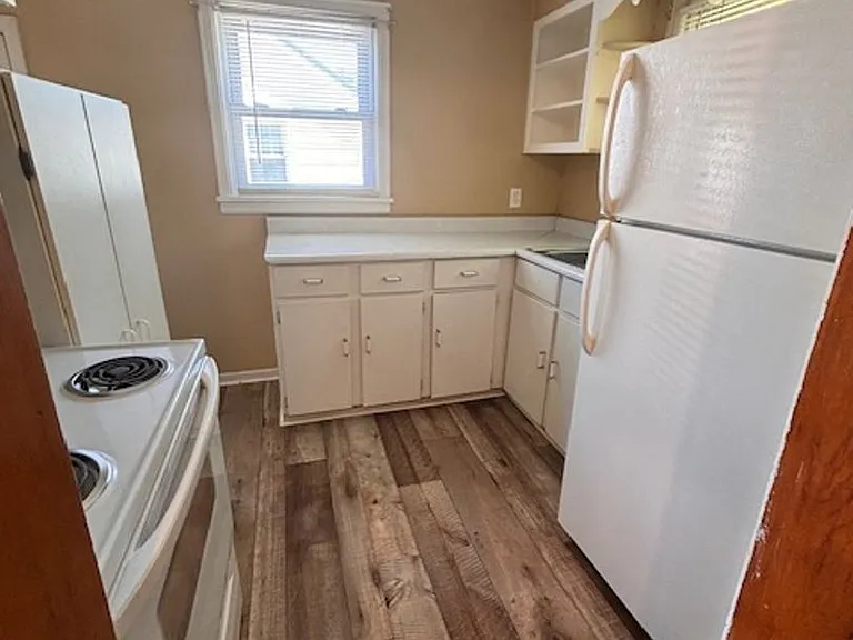 213 Sycamore St — Photo 3