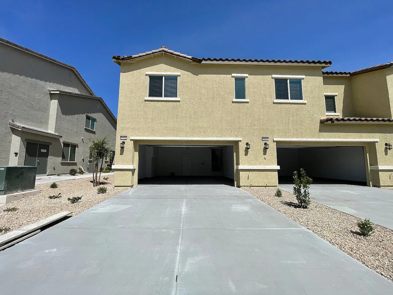 4 bed, 2.5 bath, 1975 sqft, $2,050 — Photo 2