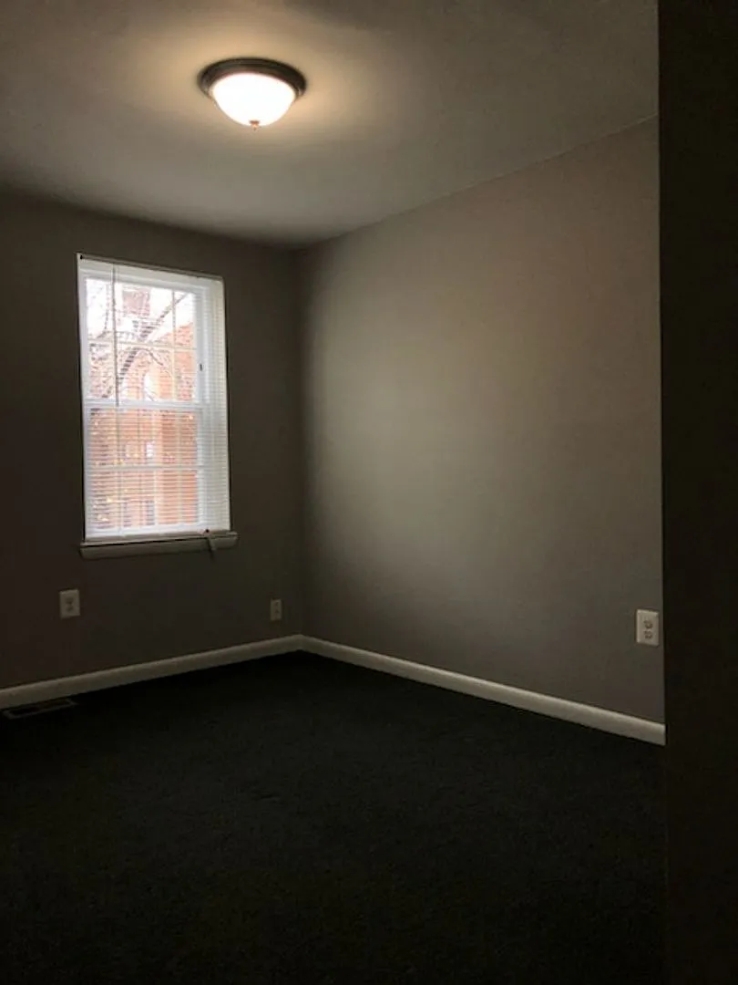 Baltimore - 2 Bedrooms and 1 baths Available! — Photo 4