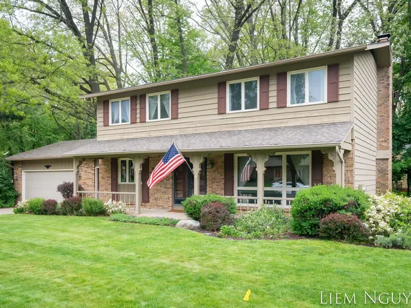 6501 Woodbrook Dr SE, Grand Rapids, MI 49546