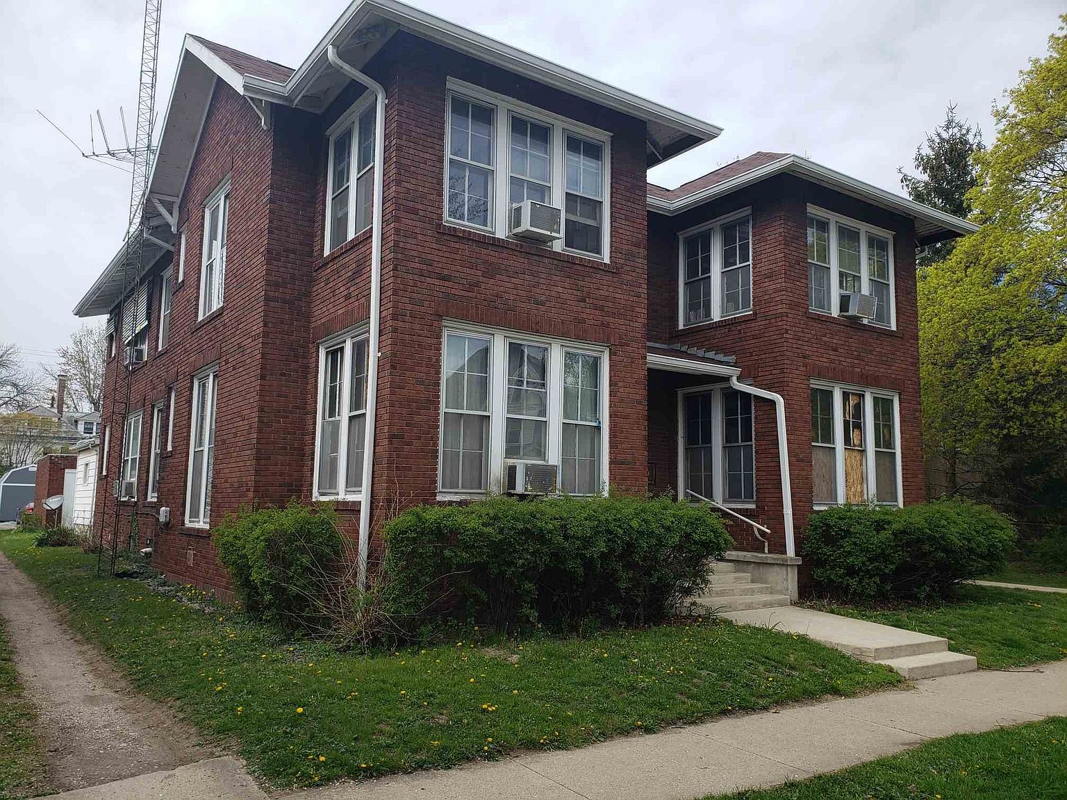 160 W 3rd St, Peru, IN 46970 Zillow