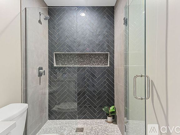 4th image of 2901 N Milwaukee Ave #2S