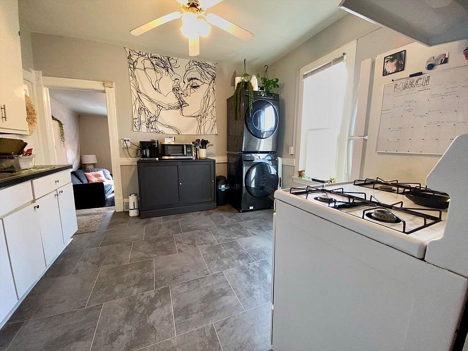 1st image of 954 Lowry Ave NE #1