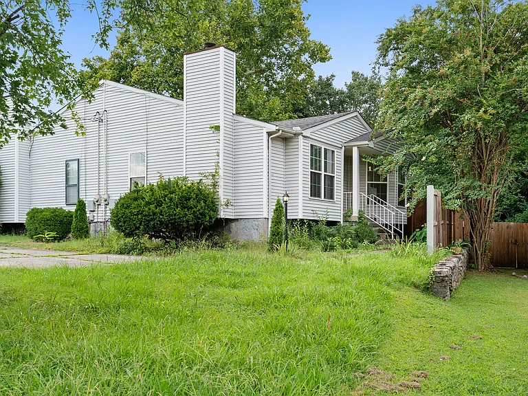 3056 Casa Dr — Photo 2