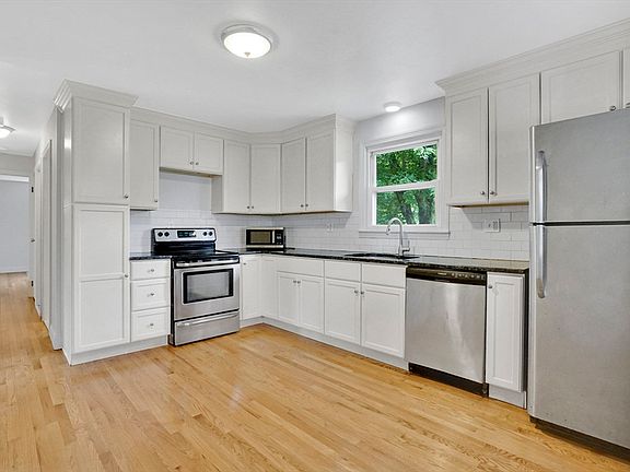 4th image of 250 Old Lyman Rd