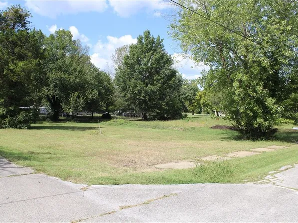 113 S Oak St, Mulberry, KS 66756