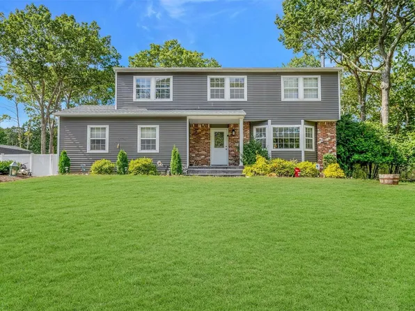 28 W Margin Drive, Shirley, NY 11967