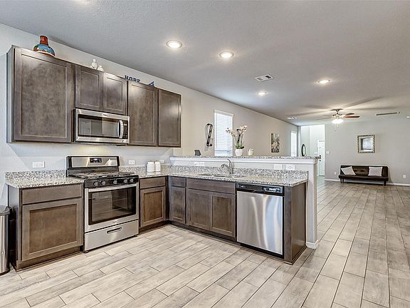 5th image of 24715 Russet Bluff Trl