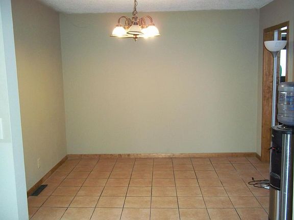 3rd image of 113 2nd Ave NE