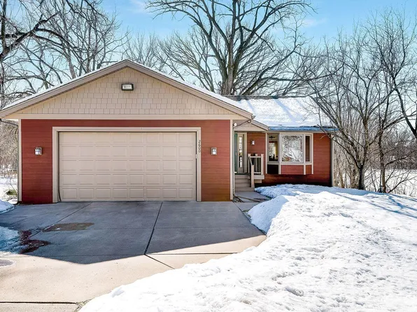 2600 Brand Ave E, Maplewood, MN 55119