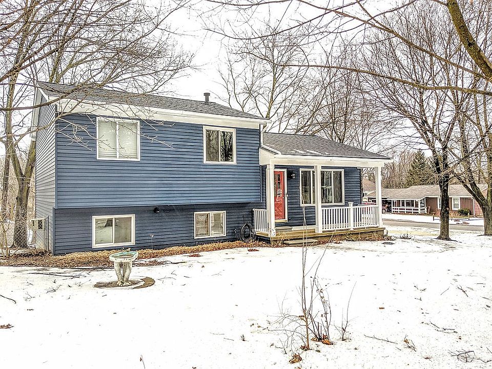 1st image of 390 Oakland Dr