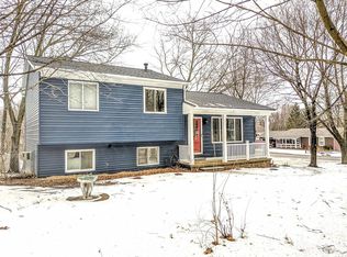 390 Oakland Dr, Lake Orion, MI