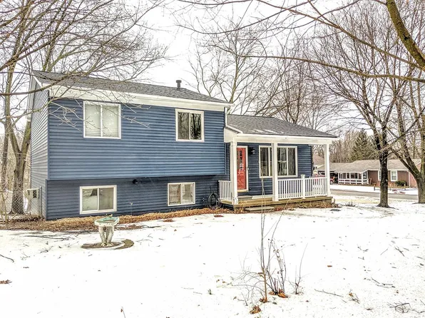 390 Oakland Dr, Lake Orion, MI 48362