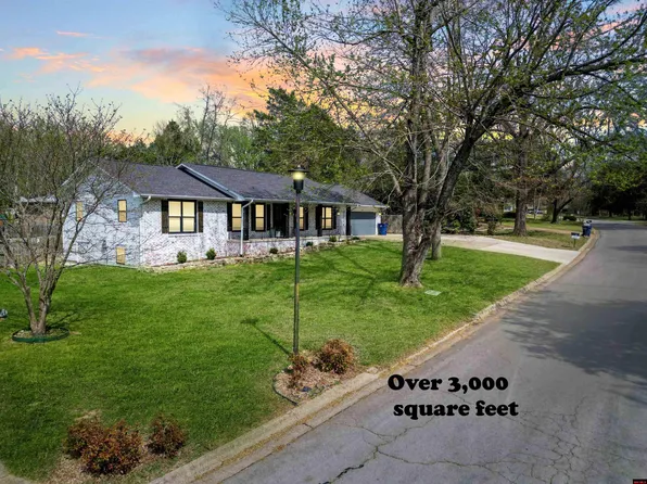 1301 Cresswell Dr, Mountain Home, AR 72653