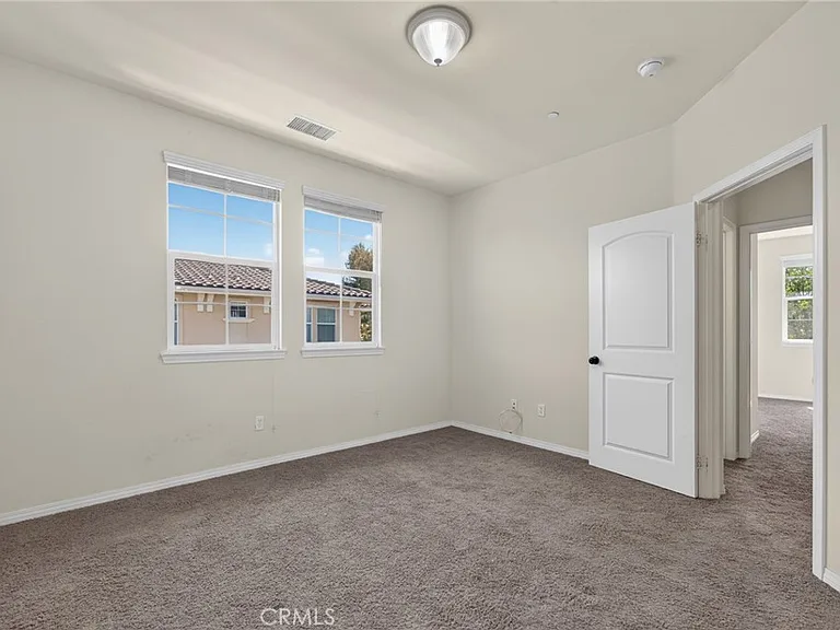 1654 Heywood St — Photo 28