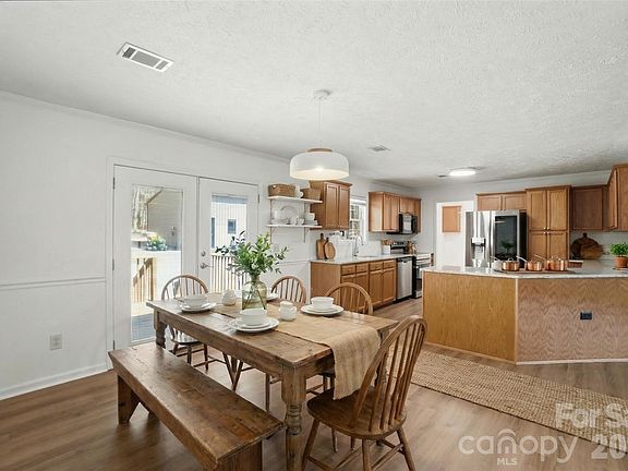 5th image of 10810 Connell Rd
