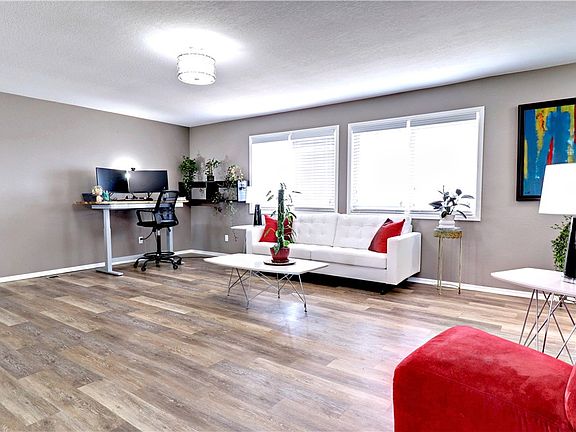 5th image of 30 Basore Dr