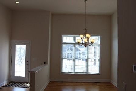 5th image of 127 Scarlet Oak Cir