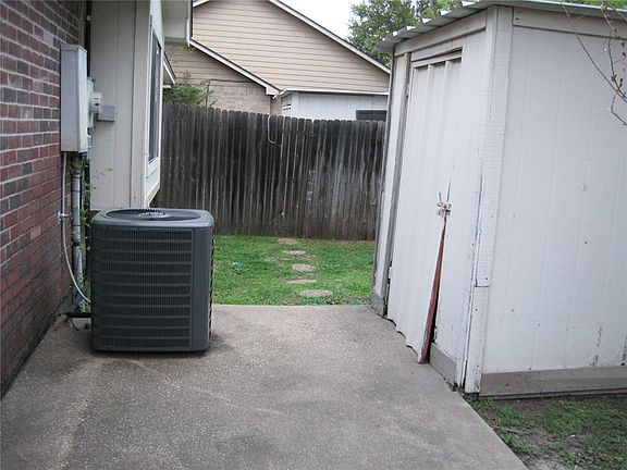 3rd image of 6415 Valleybrooke Ct