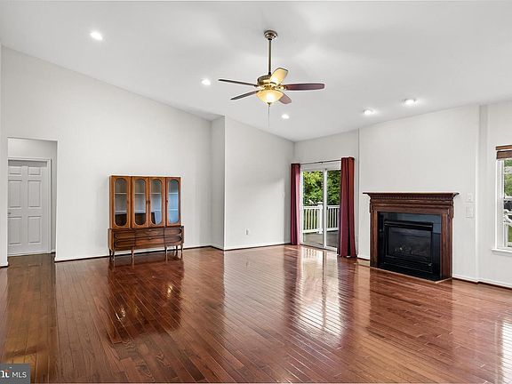 5th image of 29 Applegate Dr