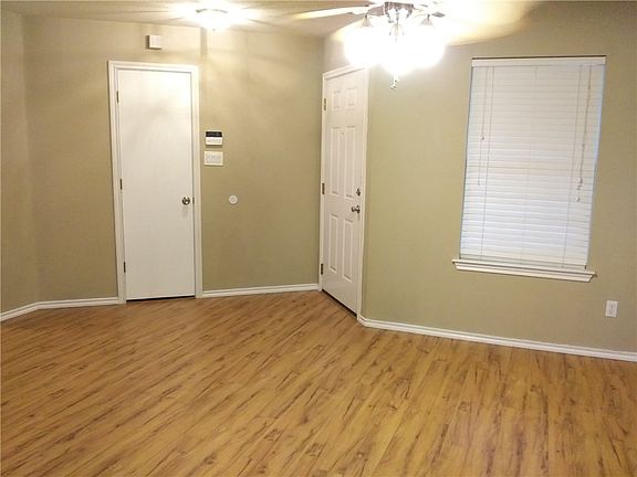 4th image of 129 Sylvan St