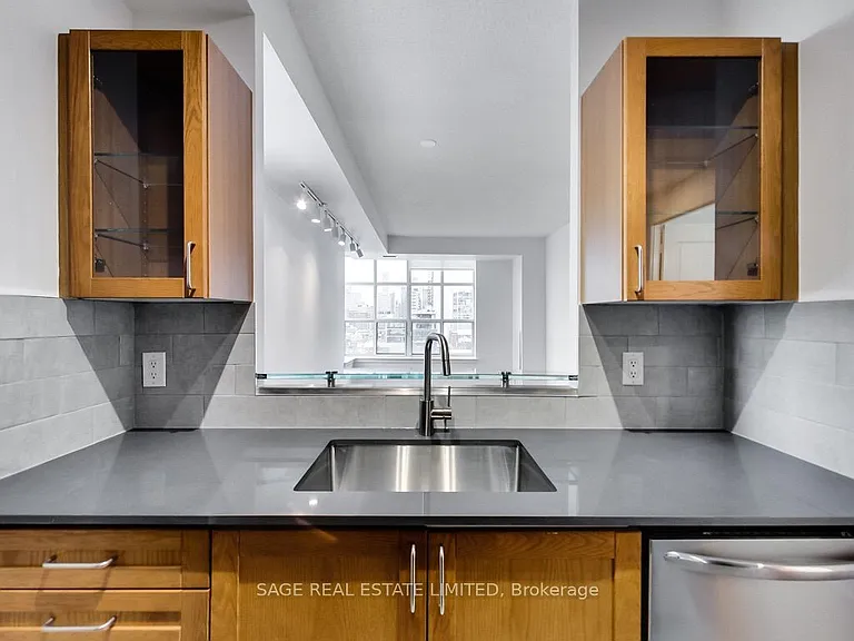 438 Richmond St W #910 — Photo 12