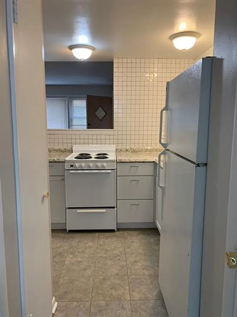 1417 N Broadway — Photo 2