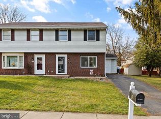 3 Clarendon Dr, Lancaster, PA