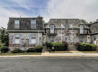 5726 Metcalf Ct, Overland Park, KS 66202