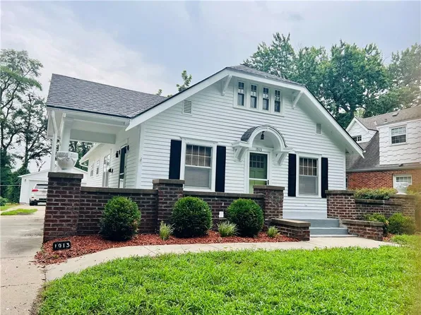 1913 Lovers Ln, Saint Joseph, MO 64505