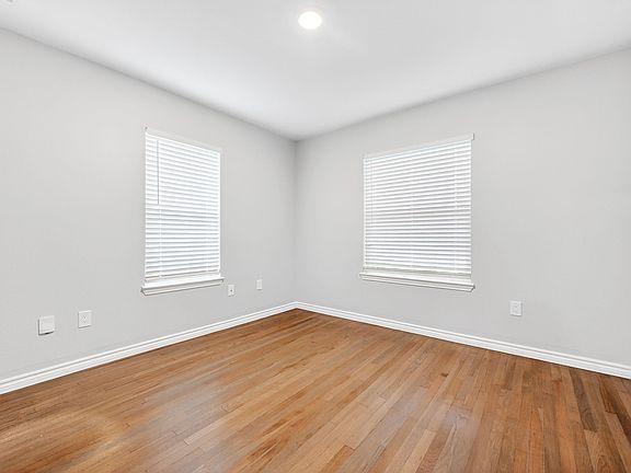 3rd image of 710 N Josephine St