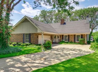 8744 W Bruce Dr, Niles, IL 60714