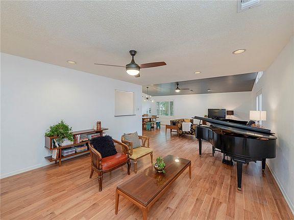 5th image of 7110 Whispering Oaks Dr