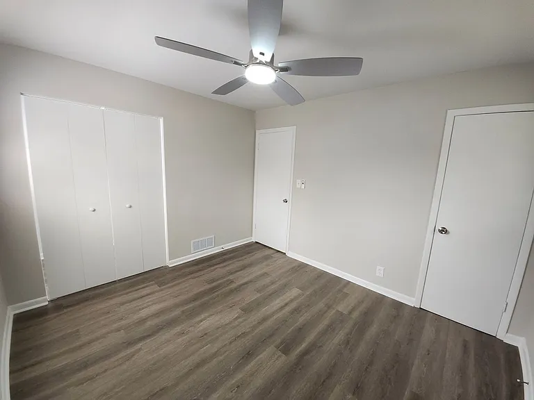 5370 Longmeadow Ln — Photo 10