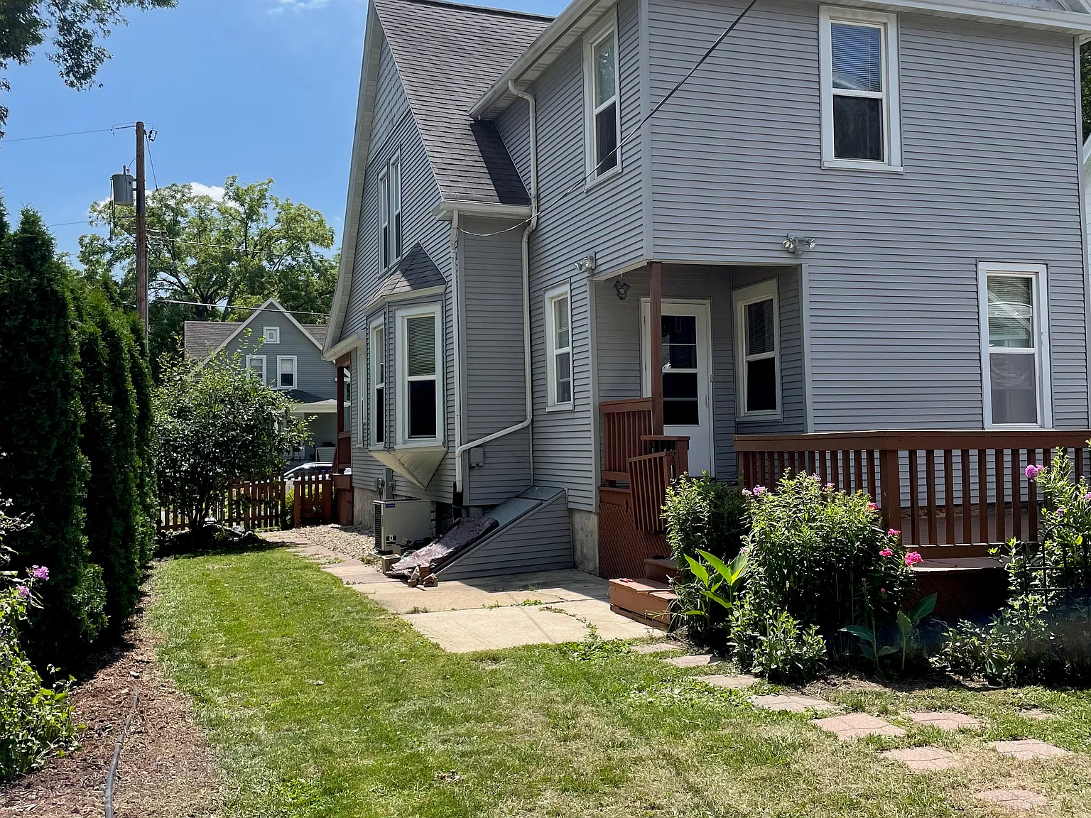 5 bed, 1.5 bath, 1923 sqft, $4,500 — Photo 3
