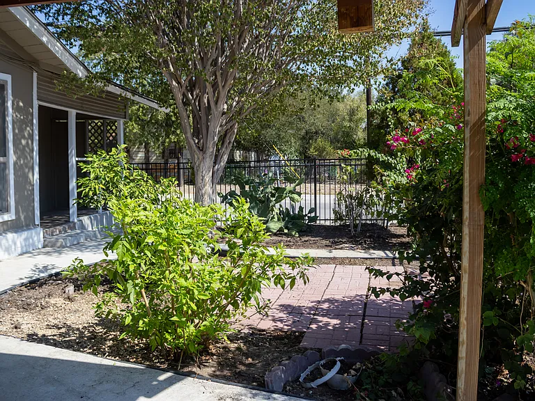 1603 W Laurel — Photo 24
