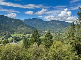 901 Manzanita Dr, Rogue River, OR 97537