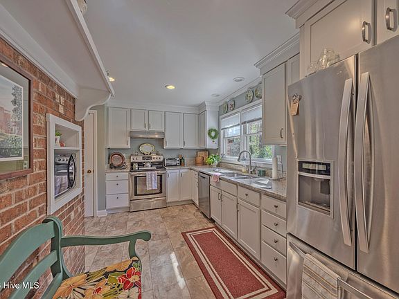 3rd image of 163 Washington Circle