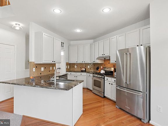 3rd image of 21422 Plymouth Pl