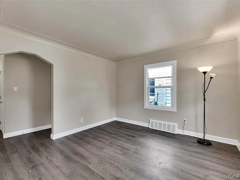 24717 New York St — Photo 5
