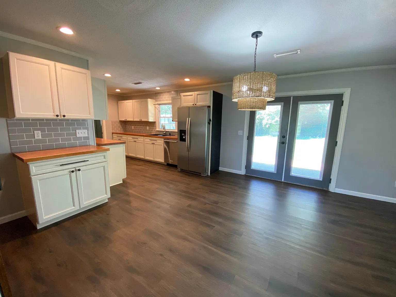 3 bed, 2.0 bath, 2000 sqft, $1,850 — Photo 1