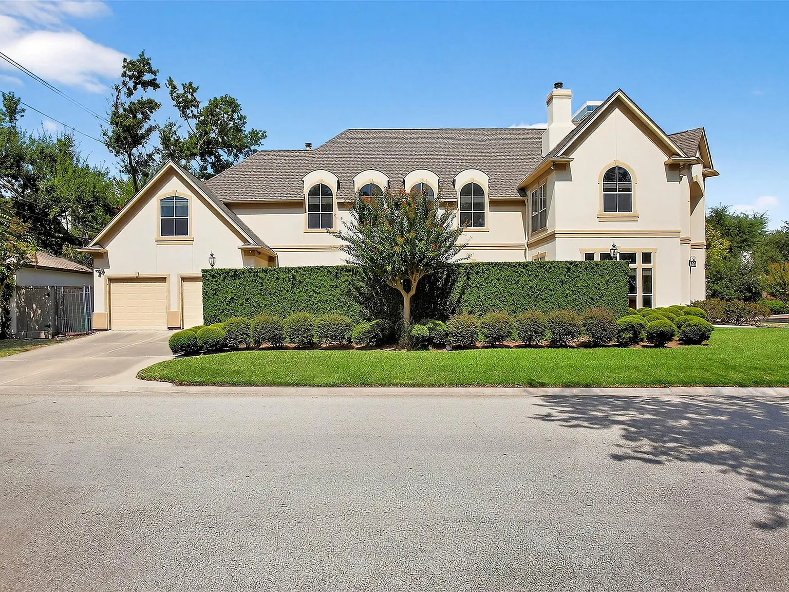 4 bed, 3.5 bath, 4221 sqft, $7,500 — Photo 4