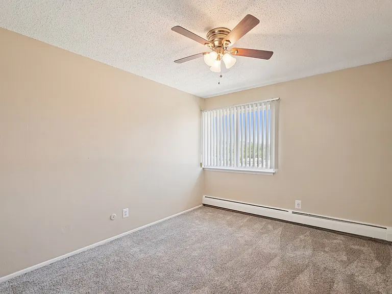 Rochester Square Apartments — Photo 43