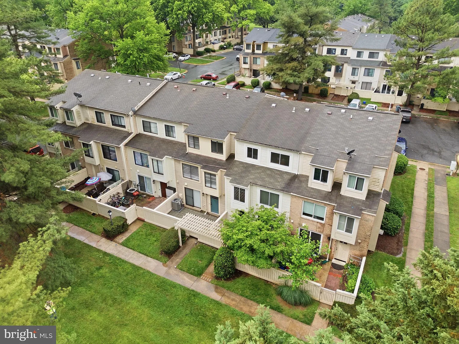 4 bed, 2.5 bath, 1254 sqft, $2,300 — Photo 3